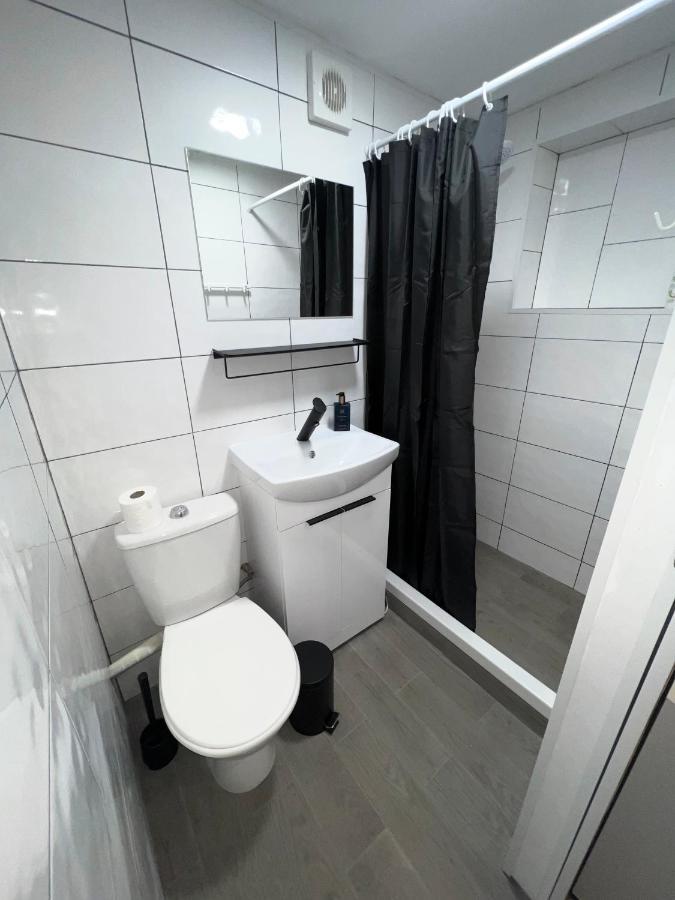 Newly Renovated 1 Bedroom Flat With Garden Pergola 恩尼斯 外观 照片