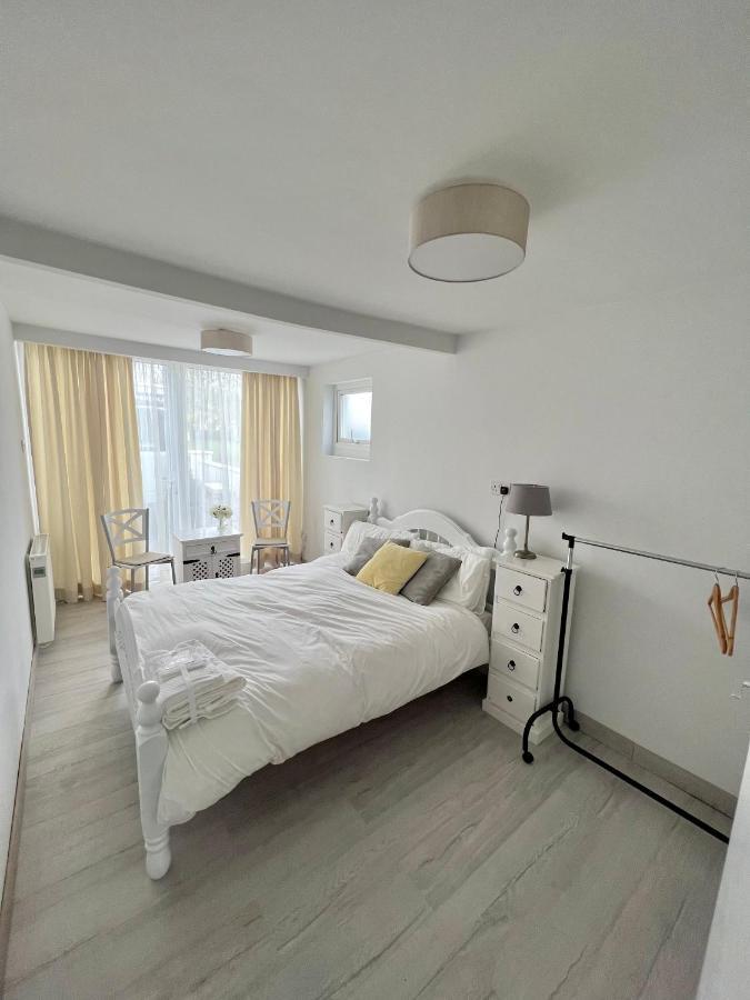 Newly Renovated 1 Bedroom Flat With Garden Pergola 恩尼斯 外观 照片